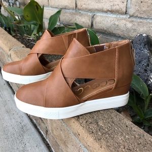 Cutout wedge sneakers Clearance